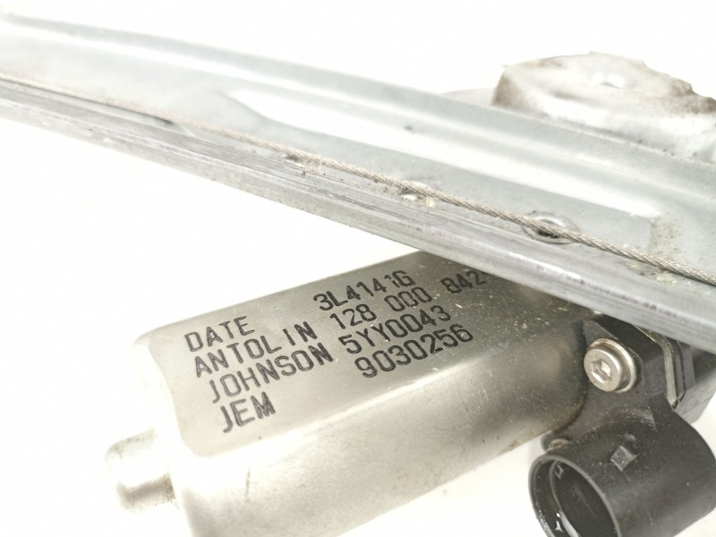 Recambio de elevalunas delantero derecho para dacia duster ambiance 4x2 referencia OEM IAM 8200733828 9030256 