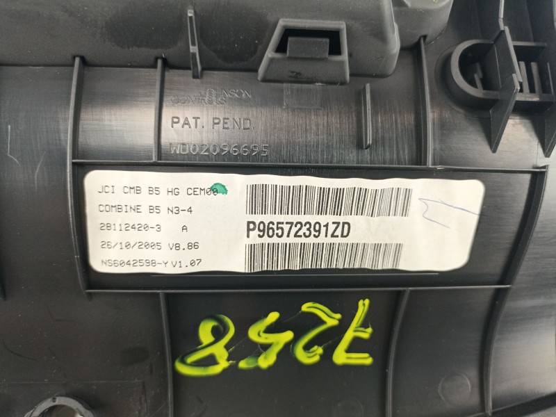 Recambio de cuadro instrumentos para citroen c 4 1.6 dci referencia OEM IAM P96572391ZD  