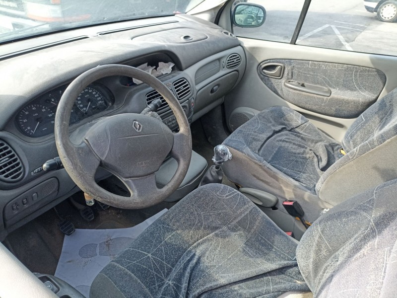 renault scenic del año 2001