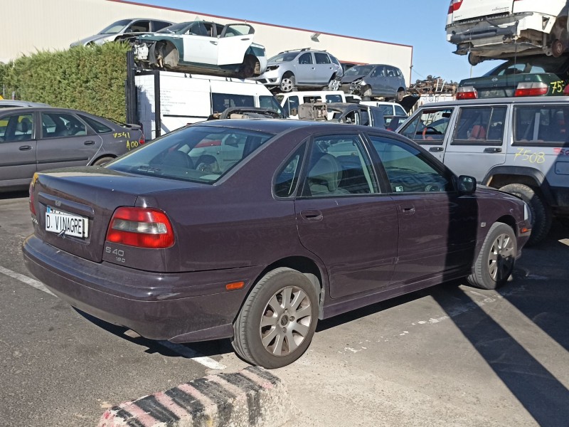 volvo s40 berlina del año 1995