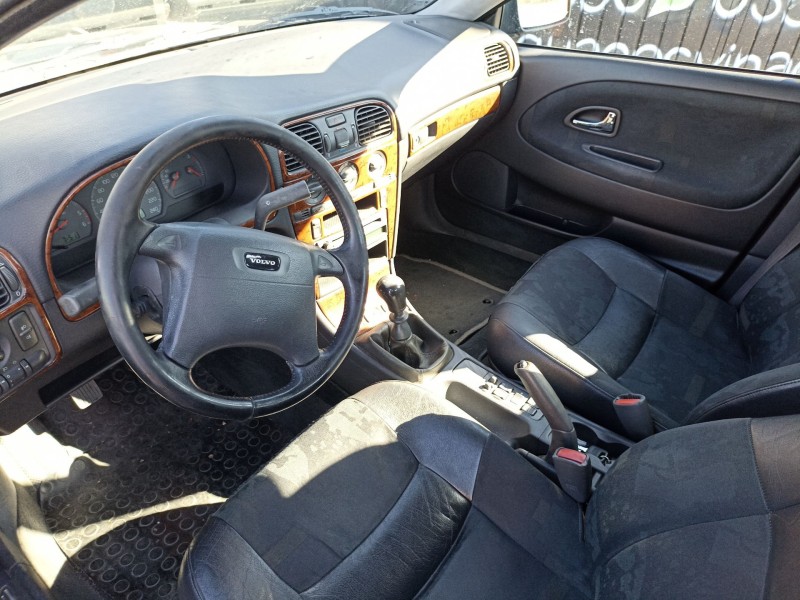volvo s40 berlina del año 1995