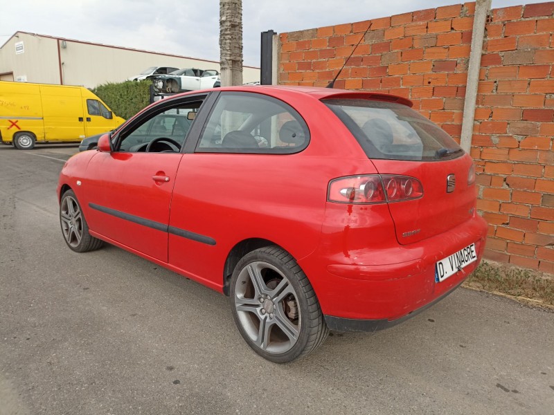 seat ibiza (6l1) del año 2002