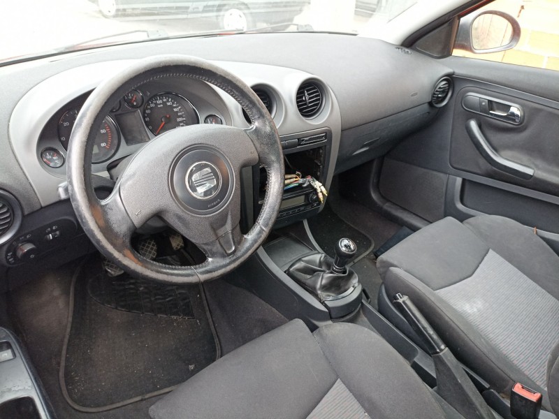 seat ibiza (6l1) del año 2002