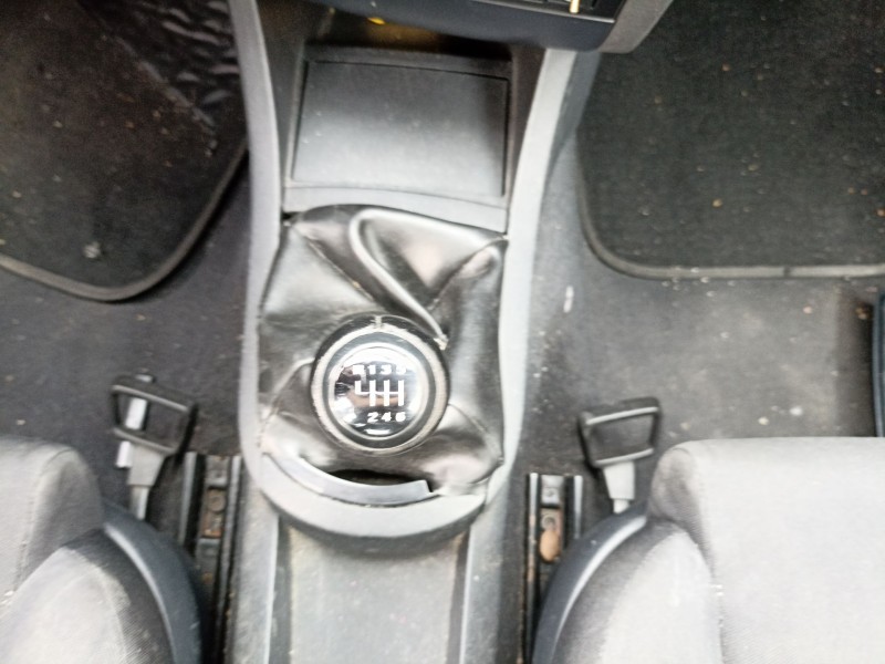 seat ibiza (6l1) del año 2002