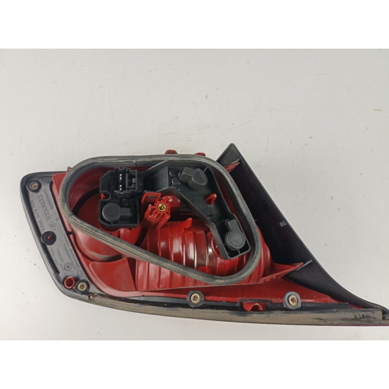 Recambio de piloto porton derecho para renault vel satis (bj0) 2.0 16v turbo referencia OEM IAM 89021294  