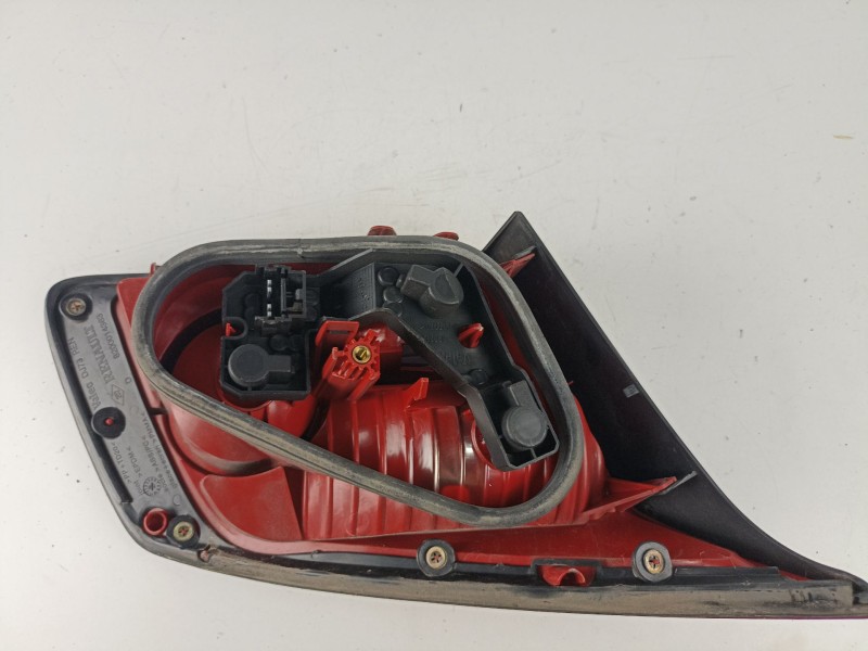 Recambio de piloto porton derecho para renault vel satis (bj0) 2.0 16v turbo referencia OEM IAM 89021294  