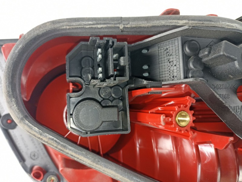 Recambio de piloto porton derecho para renault vel satis (bj0) 2.0 16v turbo referencia OEM IAM 89021294  