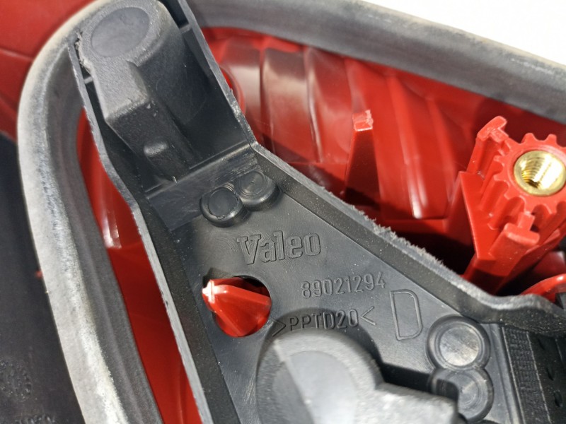 Recambio de piloto porton derecho para renault vel satis (bj0) 2.0 16v turbo referencia OEM IAM 89021294  