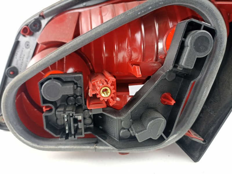 Recambio de piloto porton izquierdo para renault vel satis (bj0) 2.0 16v turbo referencia OEM IAM 89021293  