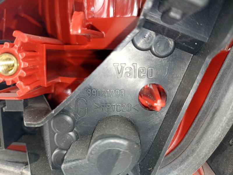 Recambio de piloto porton izquierdo para renault vel satis (bj0) 2.0 16v turbo referencia OEM IAM 89021293  