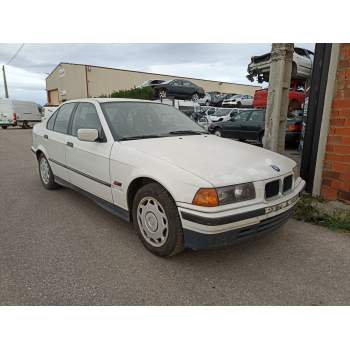 BMW Serie 3 Berlina (E36) de desguace