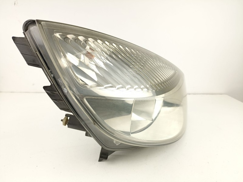 Recambio de faro derecho para renault scenic ii 1.9 dci diesel referencia OEM IAM 7701056126 044576 