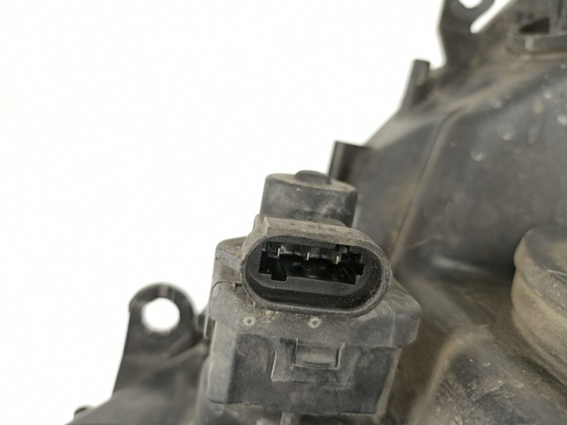 Recambio de faro derecho para renault scenic ii 1.9 dci diesel referencia OEM IAM 7701056126 044576 