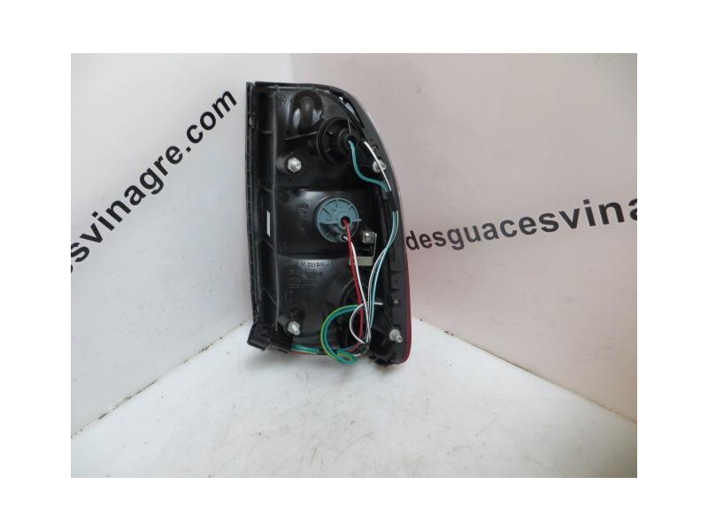 Recambio de piloto trasero izquierdo para mitsubishi l 200 (k60t) 2.5 diesel referencia OEM IAM BLANCOYROJO  