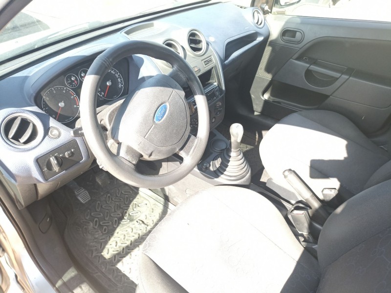 ford fiesta (cbk) del año 2004