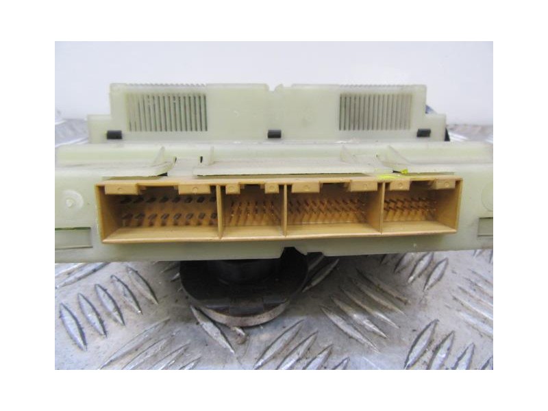 Recambio de mandos calefaccion aire para volkswagen passat 1.9 tdi referencia OEM IAM   