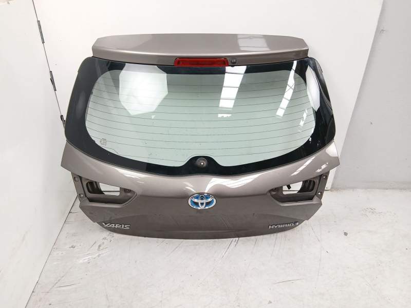 Recambio de porton trasero para toyota yaris (_p13_) 1.5 hybrid (nhp130_) referencia OEM IAM 670050D540  