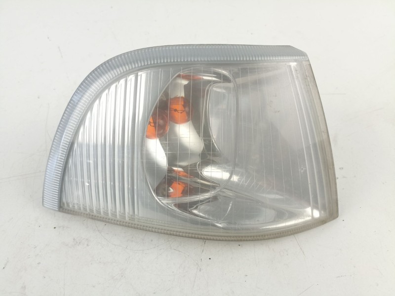 Recambio de piloto delantero derecho para volvo s40 berlina 1.6 cat referencia OEM IAM 30854654  