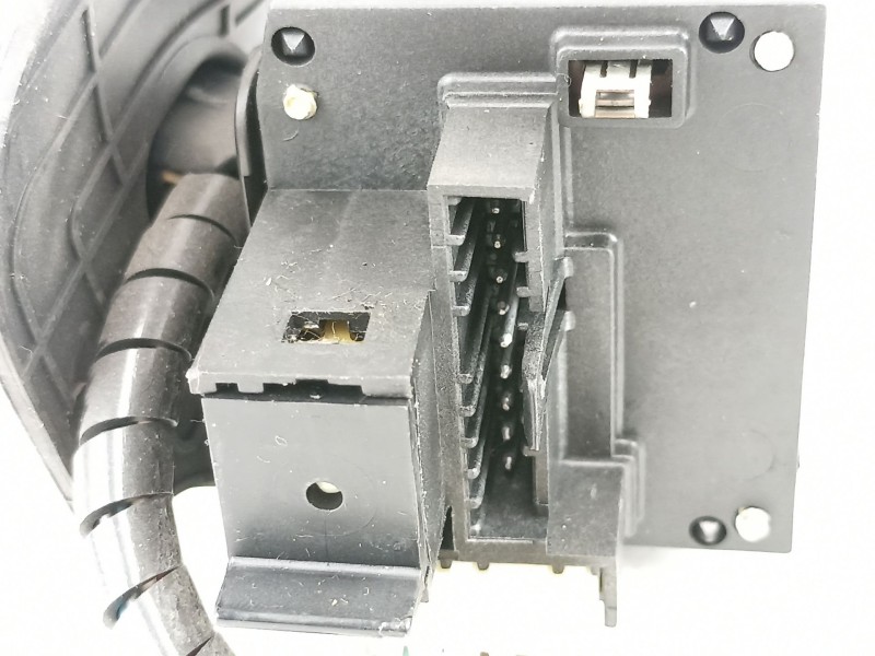 Recambio de mando luces y limpias para lancia dedra berl. 1.8 cat referencia OEM IAM 710375080  