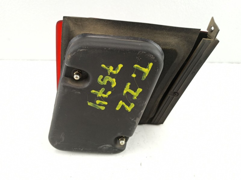 Recambio de piloto porton izquierdo para lancia dedra berl. 1.8 cat referencia OEM IAM 7788063 36610774 