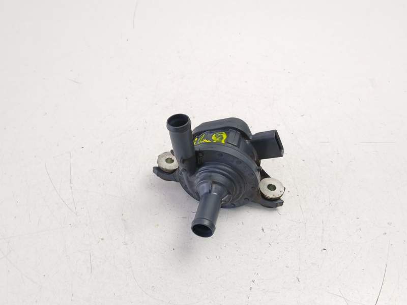 Recambio de bomba agua para toyota yaris (_p13_) 1.5 hybrid (nhp130_) referencia OEM IAM G904052020  