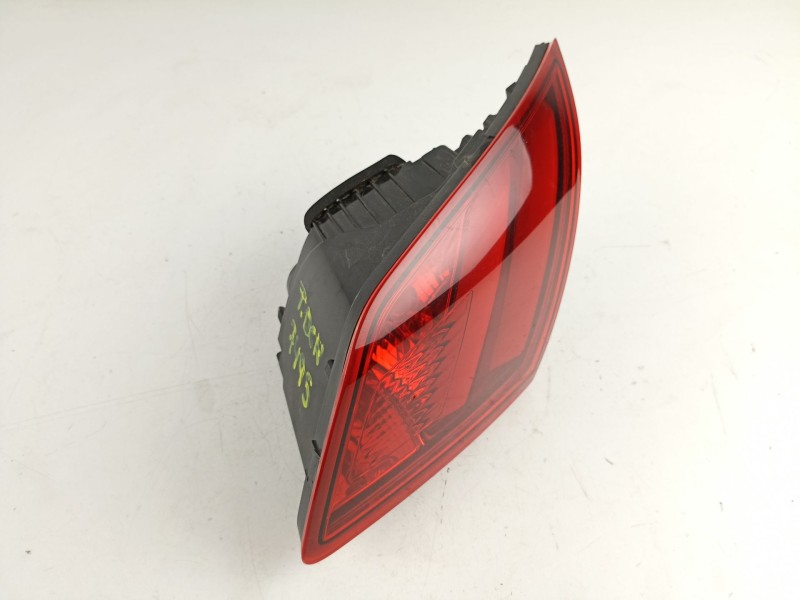 Recambio de piloto porton derecho para peugeot 308 1.2 g style referencia OEM IAM 9677818280  