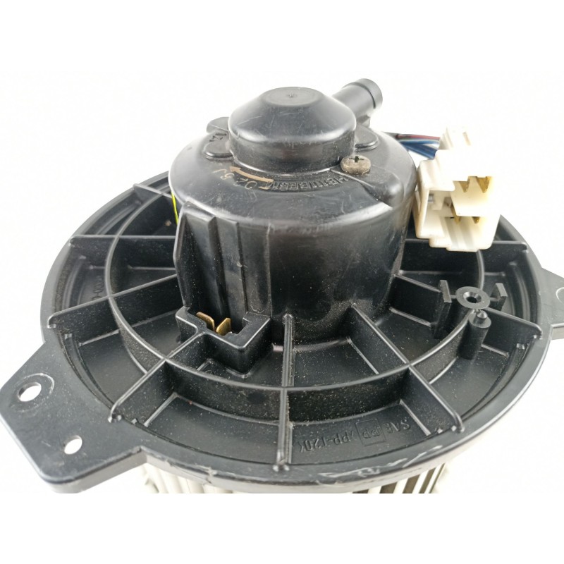 Recambio de motor calefaccion para mazda 323 berlina c/f/s (ba) 1.8 cat referencia OEM IAM BG1P61B10 HB111BE5M 8940000060