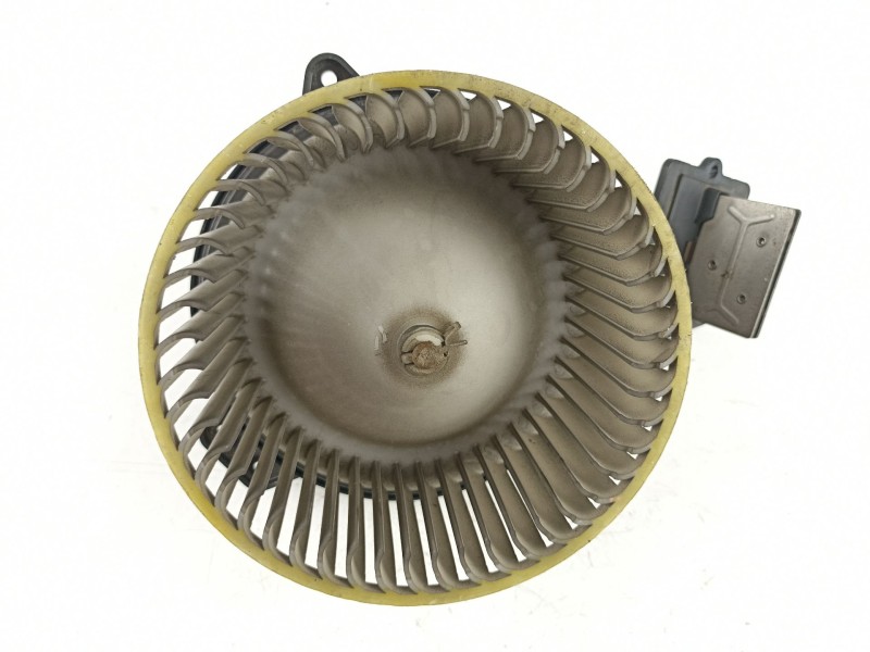 Recambio de motor calefaccion para mazda 323 berlina c/f/s (ba) 1.8 cat referencia OEM IAM BG1P61B10 HB111BE5M 8940000060
