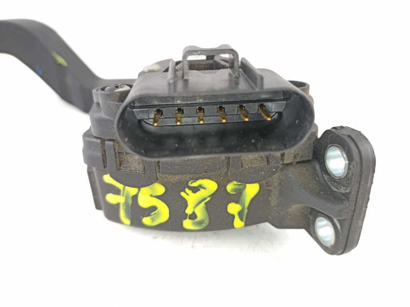 Recambio de potenciometro aceleracion para ford fiesta (cbk) futura referencia OEM IAM 1530737 6PV00856700 2S619F836AA