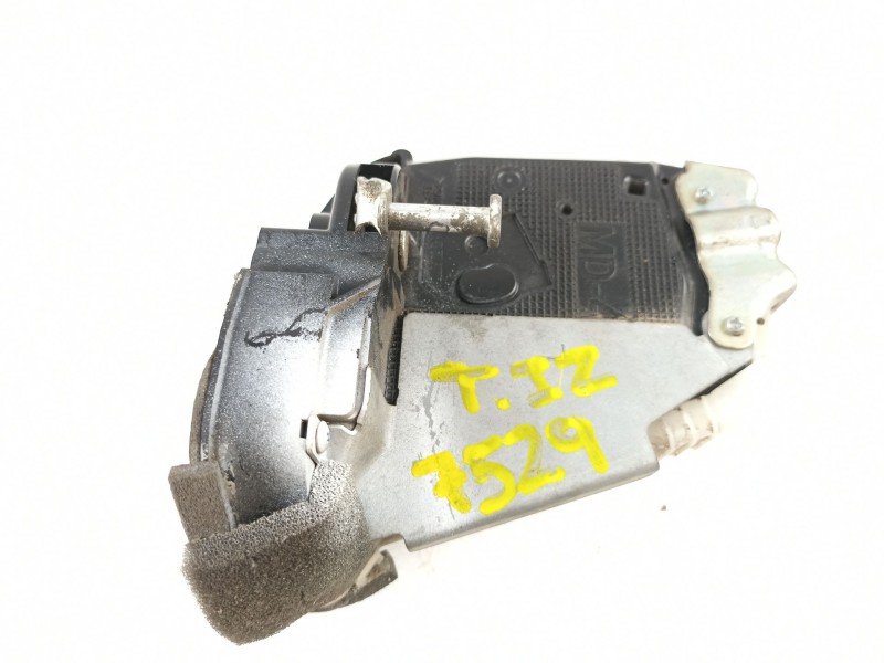 Recambio de cerradura puerta trasera izquierda para toyota prius zvw30 prius advance referencia OEM IAM 6906047070  
