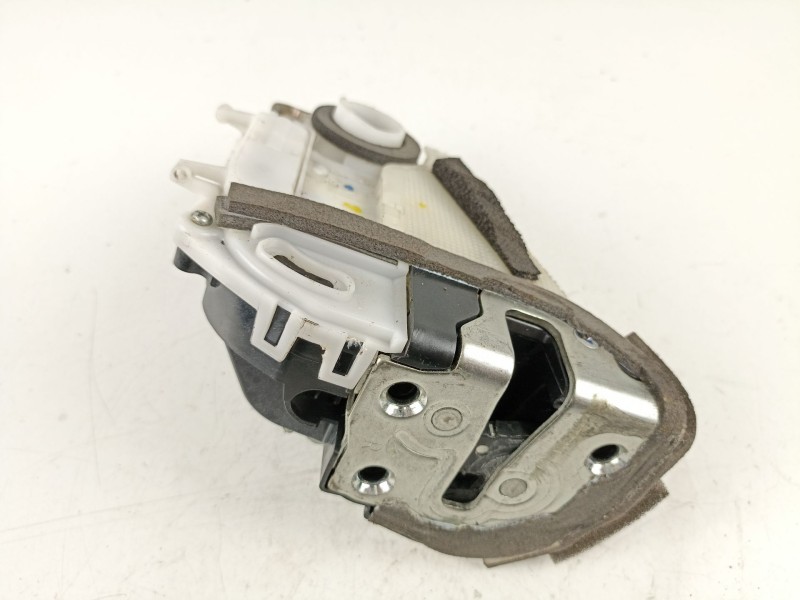 Recambio de cerradura puerta trasera derecha para toyota prius zvw30 prius advance referencia OEM IAM 6905047070  