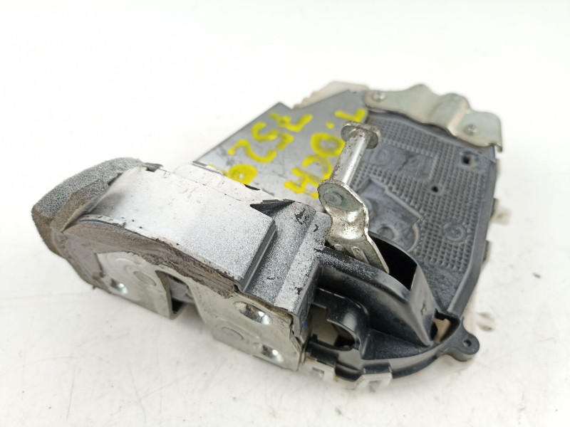 Recambio de cerradura puerta trasera derecha para toyota prius zvw30 prius advance referencia OEM IAM 6905047070  