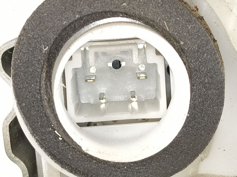 Recambio de cerradura puerta trasera derecha para toyota prius zvw30 prius advance referencia OEM IAM 6905047070  