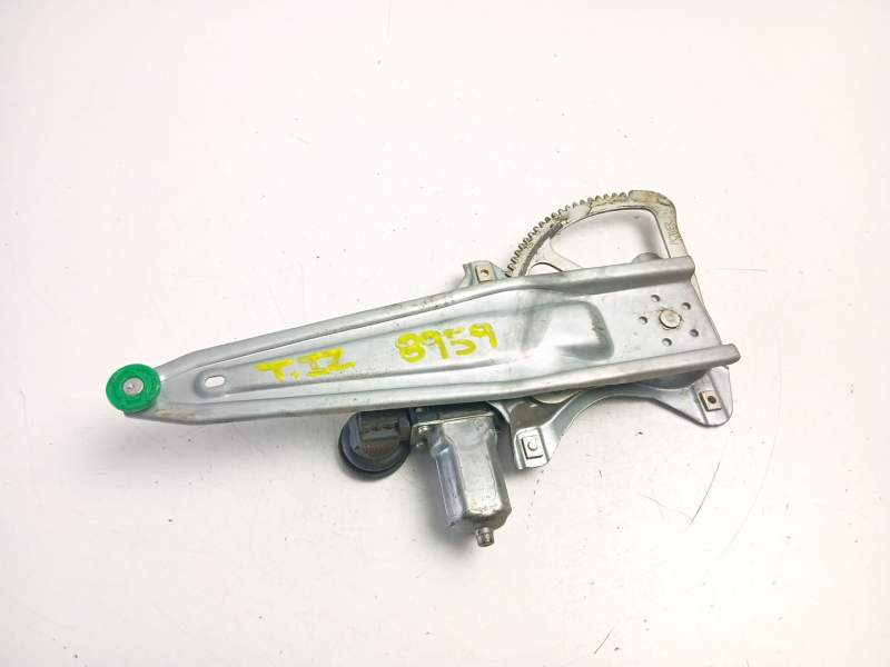 Recambio de elevalunas trasero izquierdo para toyota yaris (_p13_) 1.5 hybrid (nhp130_) referencia OEM IAM 698400D220  