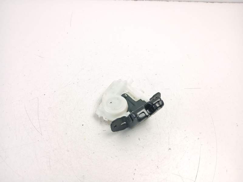 Recambio de cerradura maletero / porton para toyota yaris (_p13_) 1.5 hybrid (nhp130_) referencia OEM IAM 6935002090  