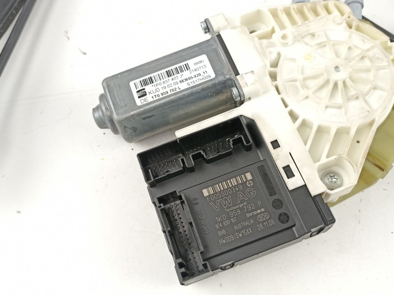 Recambio de elevalunas delantero derecho para seat leon (1p1) reference referencia OEM IAM 1P0837462A 1P0837402J 