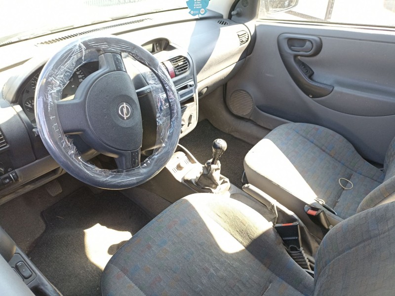 opel corsa c del año 2000