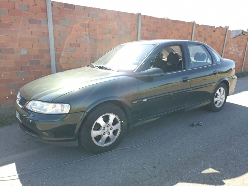 opel vectra b fastback (38_) del año 2000