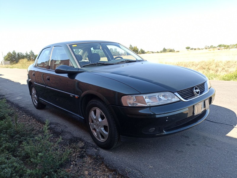 opel vectra b fastback (38_) del año 2000