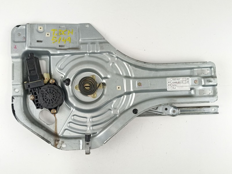 Recambio de elevalunas trasero derecho para hyundai tucson 2.0 crdi referencia OEM IAM 834802E010  