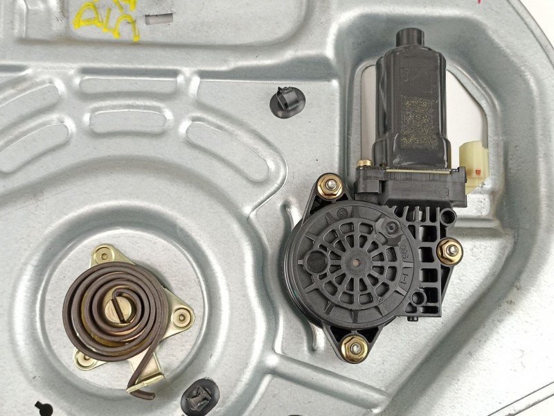 Recambio de elevalunas delantero izquierdo para hyundai tucson 2.0 crdi referencia OEM IAM 824702E010  