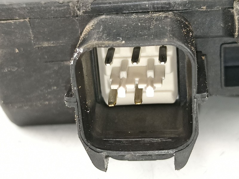 Recambio de cerradura puerta trasera izquierda para hyundai tucson 2.0 crdi referencia OEM IAM 814102E010  