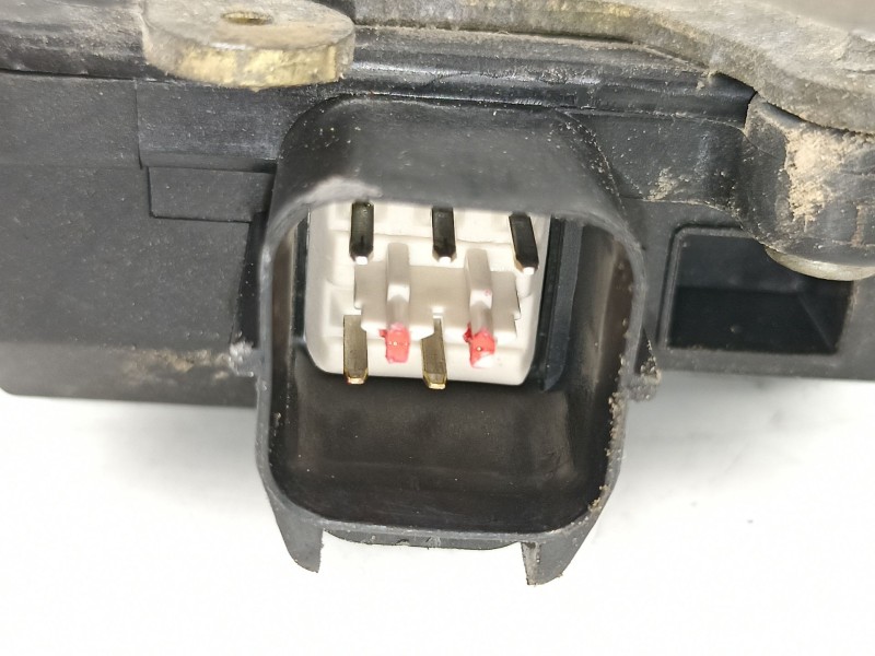 Recambio de cerradura puerta trasera derecha para hyundai tucson 2.0 crdi referencia OEM IAM 814202E010  