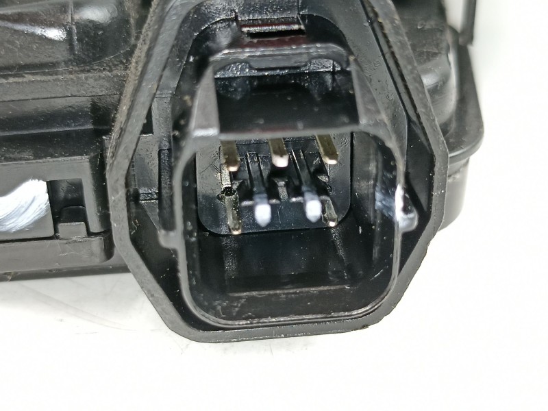 Recambio de cerradura puerta delantera derecha para hyundai tucson 2.0 crdi referencia OEM IAM 813202E010  