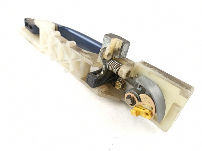 Recambio de manilla delantera derecha para hyundai tucson 2.0 crdi referencia OEM IAM 826602E000  