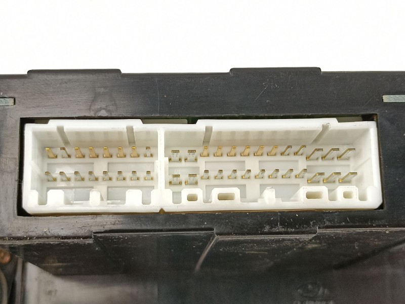 Recambio de mandos calefaccion aire para hyundai tucson 2.0 crdi referencia OEM IAM 972502E461  