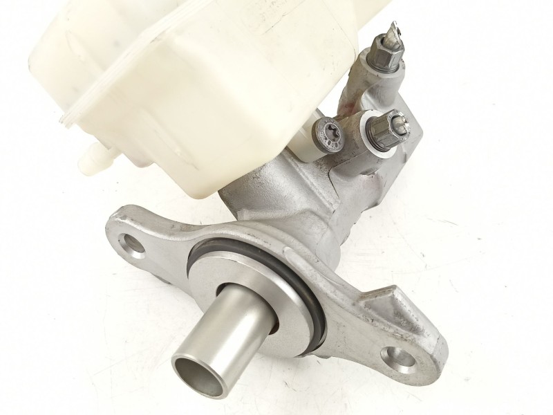 Recambio de bomba de freno para dacia sandero ambiance referencia OEM IAM 460111938R  