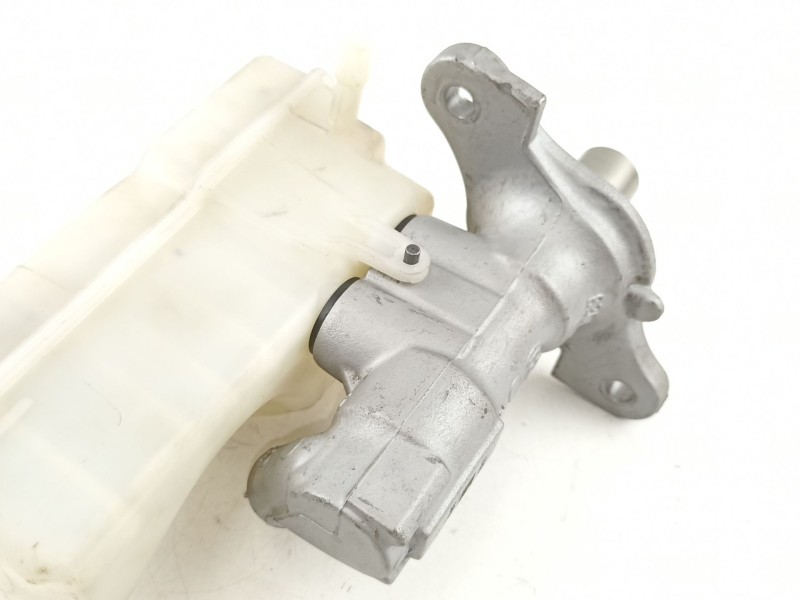 Recambio de bomba de freno para dacia sandero ambiance referencia OEM IAM 460111938R  