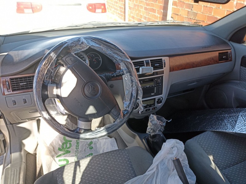 daewoo nubira del año 2004