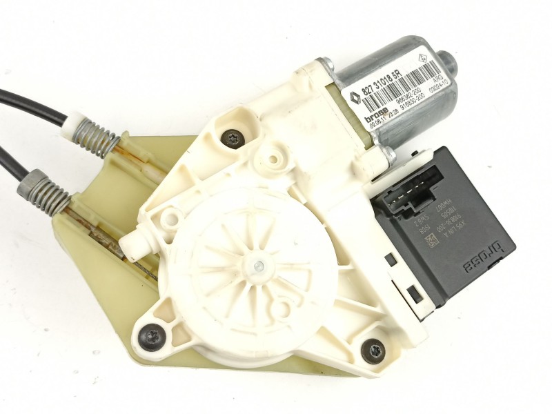 Recambio de elevalunas trasero izquierdo para renault megane 1.5 dci k9k j8 referencia OEM IAM 827210003R 827310185R 0130822330
